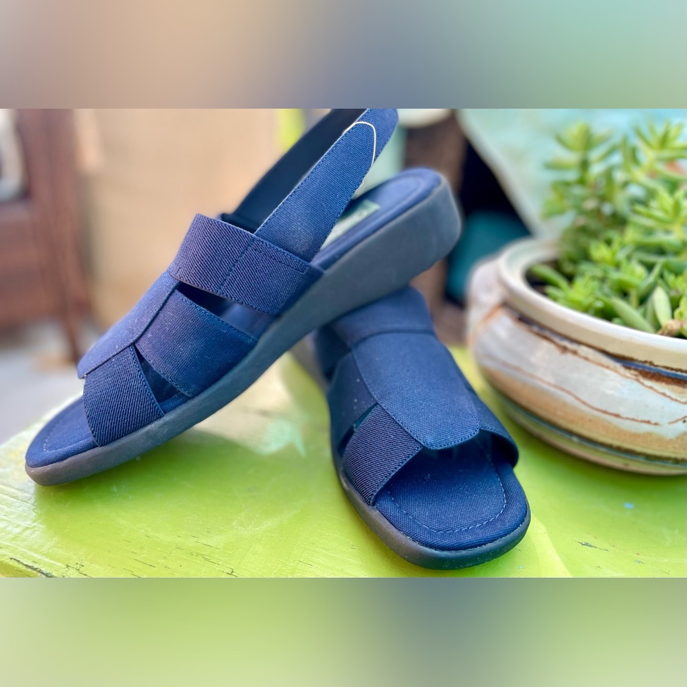 Bandeau Navy Sandals Size 9M NWT